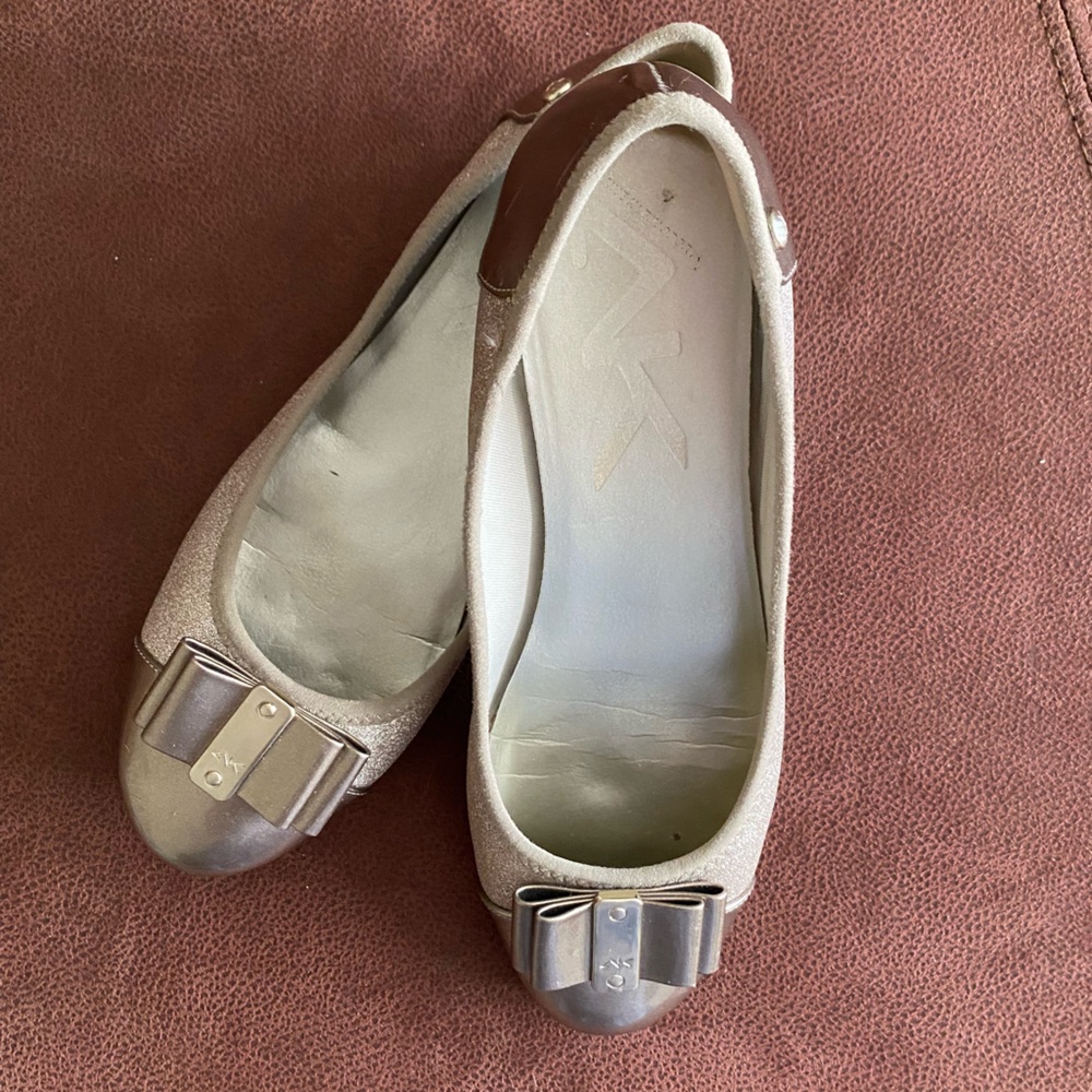 Anne Klein Gold Flats with Bow 8 1/2M